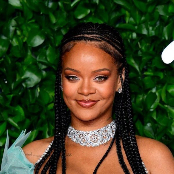 Rihanna shihet për herë të parë në publik me të birin e saj