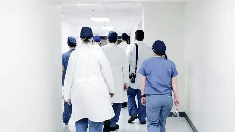 Mjekët specialistë vazhdojnë me grevë, thonë se nuk kanë prapavijë politike