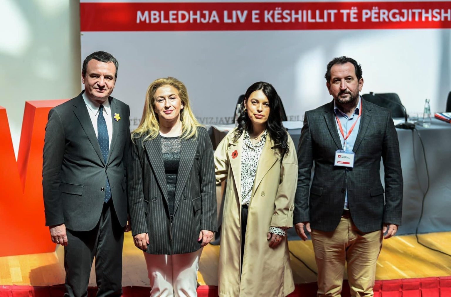Kurti takon kandidatët e VV-së për deputetë në Maqedoni