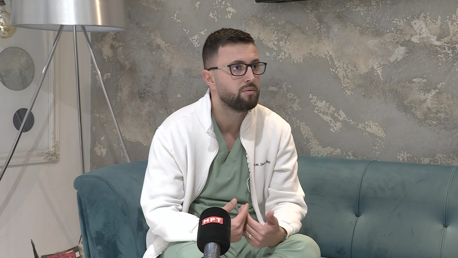 Problemet dentare tek fëmijët  Abazi  Duhen vizita të rregullta tek dentisti