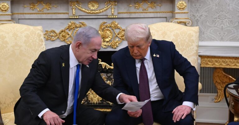 Izraeli miraton planin e Trump për armëpushimin në Gaza
