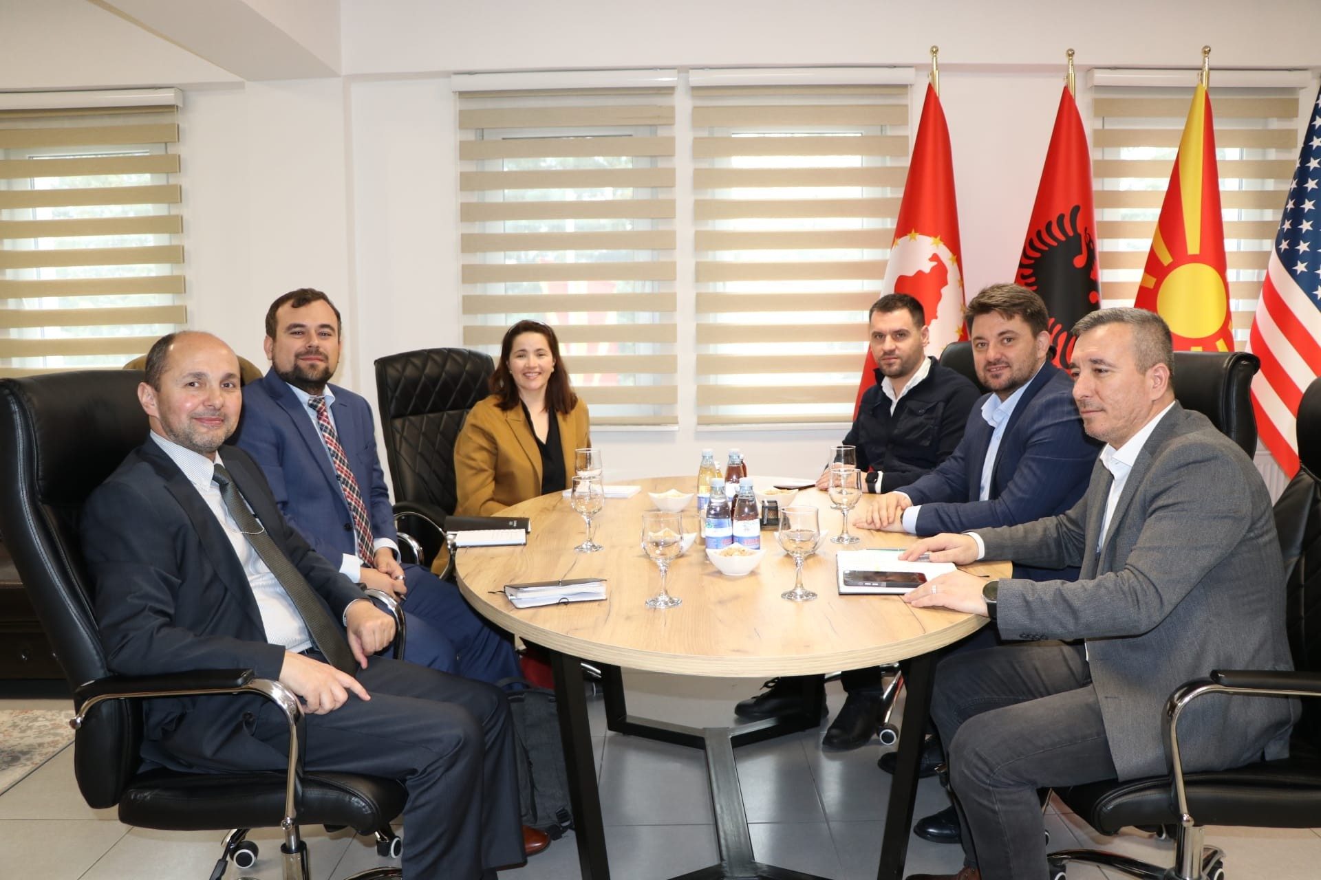 Kryetari i Sarajit, Muhamed Elmazi, priti në takim përfaqësues nga ambasada e ShBA-së në Shkup