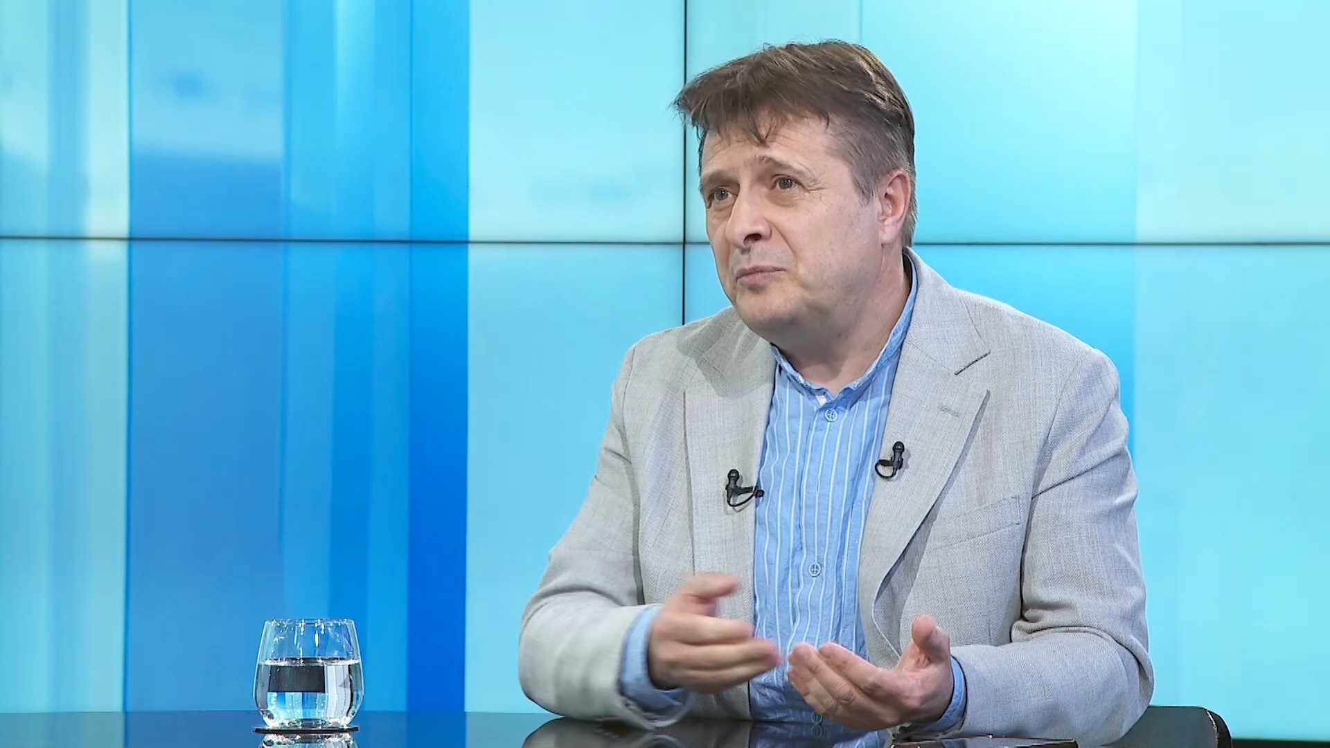 Ballazhi: Vonohemi me masat për celularët, bota po vepron më shpejt