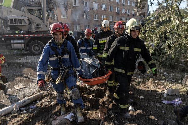 Shkon në 21 numri i viktimave nga sulmet ruse në Kiev