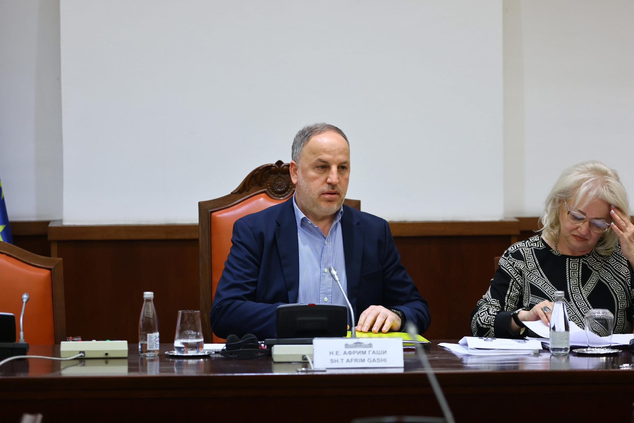 Ndryshime në Kuvend, Adnan Azizi zgjidhet kryetar i Komitetit për Marrëdhënie mes Bashkësive
