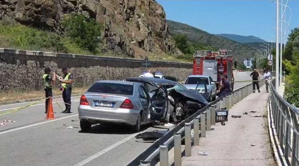 Aksident fatal në aksin Pogradec–Qafë Thanë, humb jetën 26-vjeçarja nga Struga, 4 të plagosur